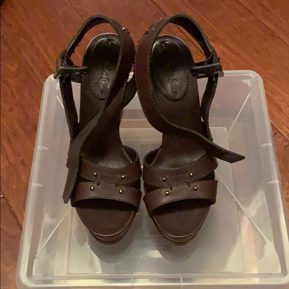Chloe Wedges